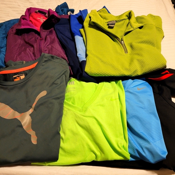 Large bundle of medium size women’s activewear - Picture 1 of 4